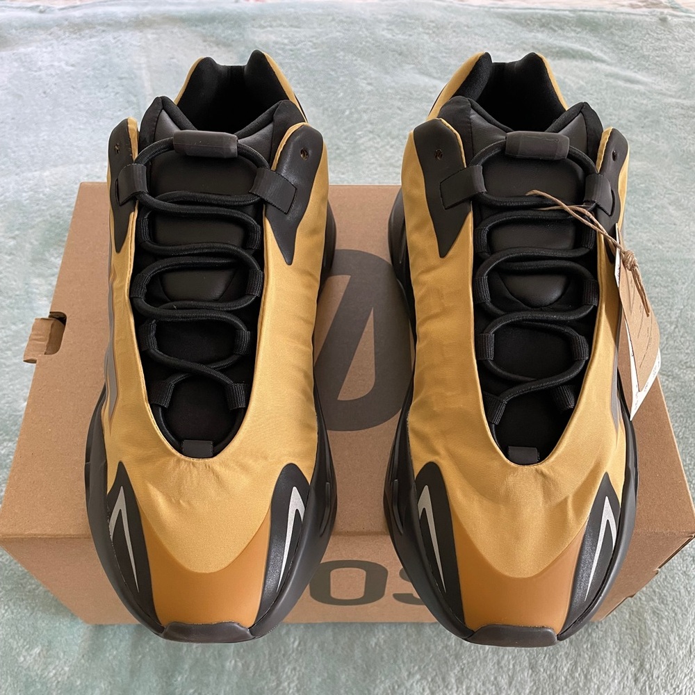 Adidas Yeezy 700 MNVN Boost Honeyf NWT
